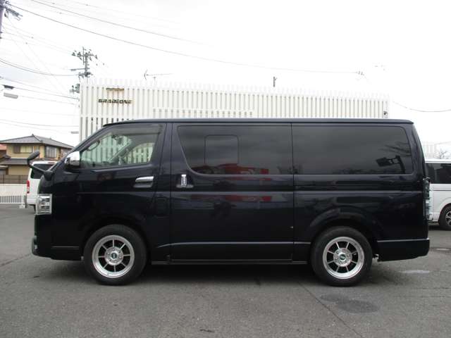 Toyota Hiace Van 9