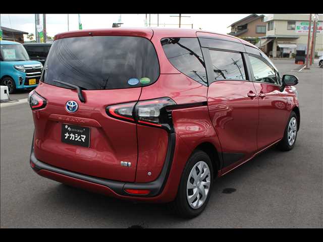 Toyota Sienta 3