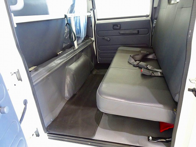 Isuzu Elf 6