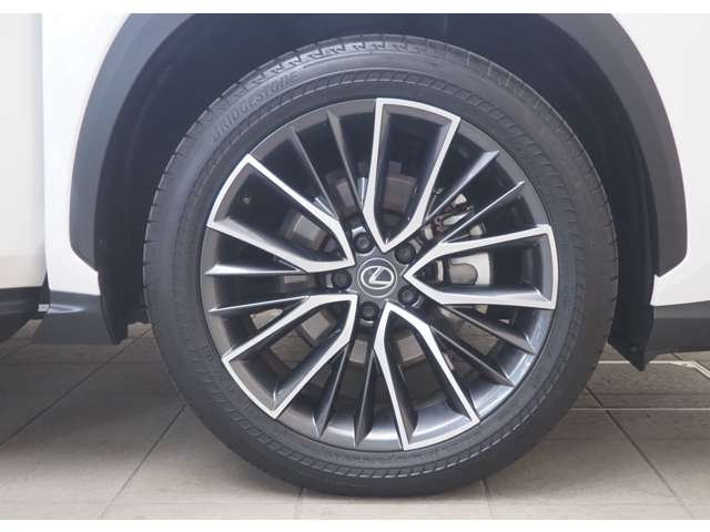 Lexus NX 9