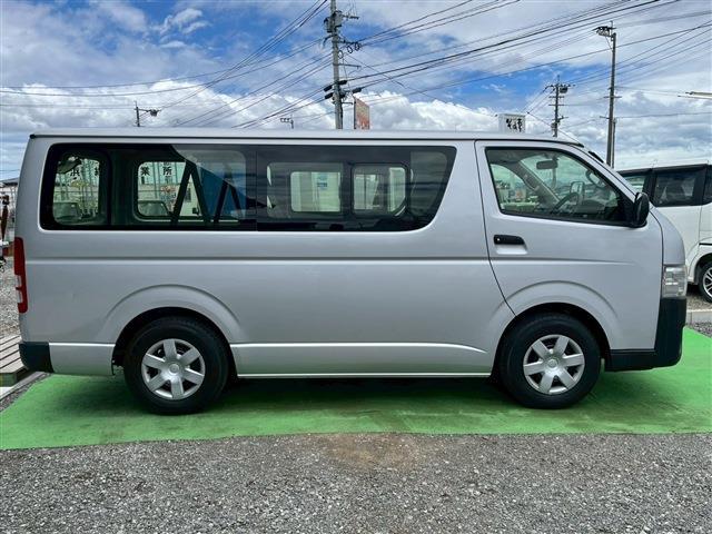 Toyota Hiace Van 11