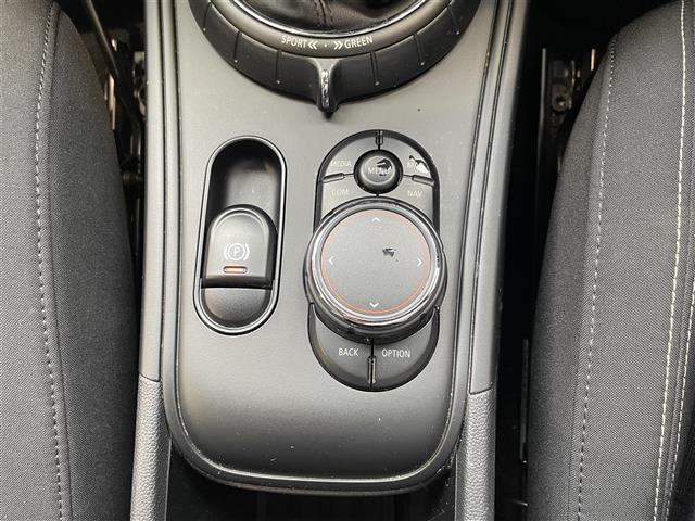 MINI Crossover 10