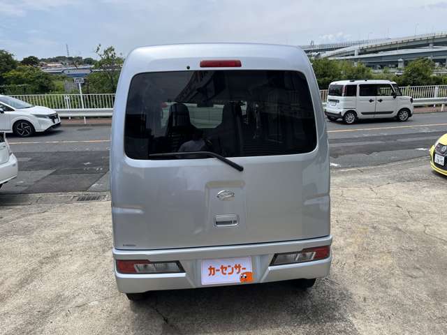 Daihatsu Hijet Cargo 6