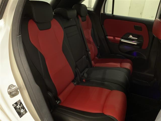 Mercedes-Benz GLA-Class 6
