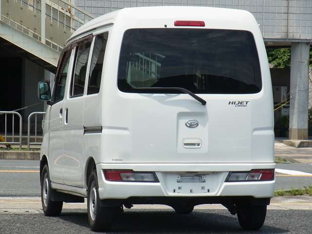 Daihatsu Hijet Cargo 6