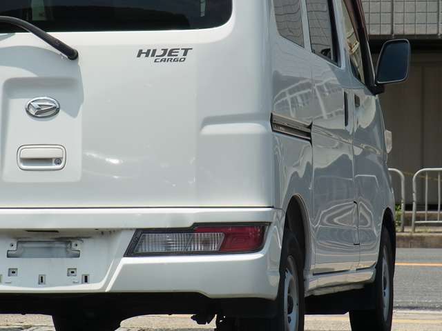 Daihatsu Hijet Cargo 8