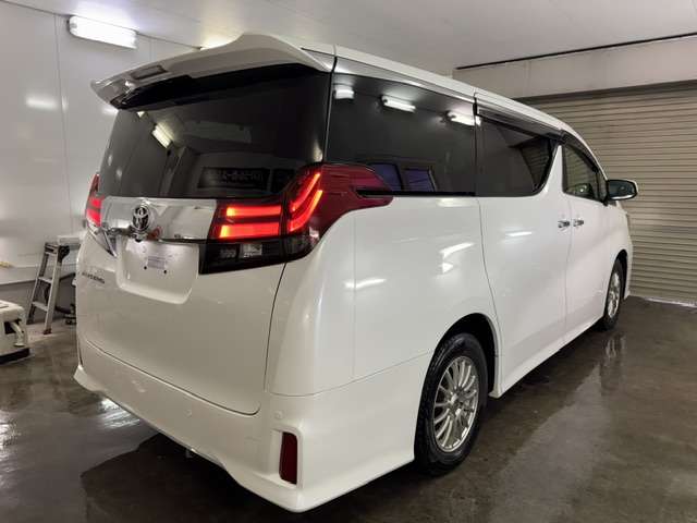 Toyota Alphard 11
