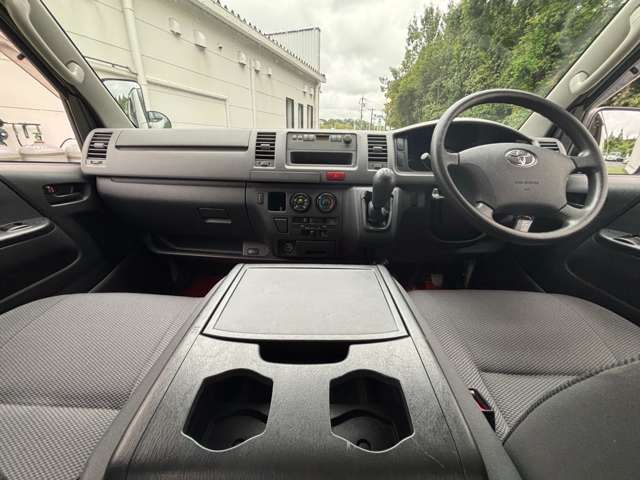 Toyota Hiace Van 6
