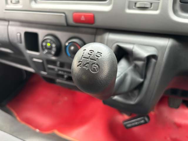 Toyota Hiace Van 7