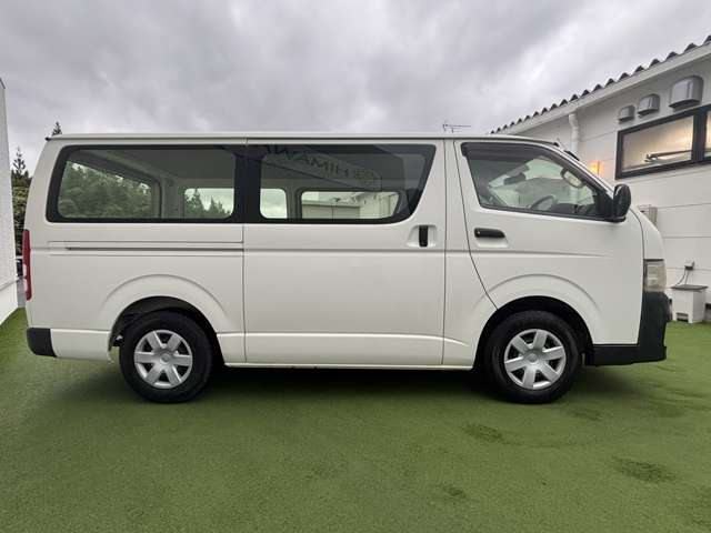 Toyota Hiace Van 10