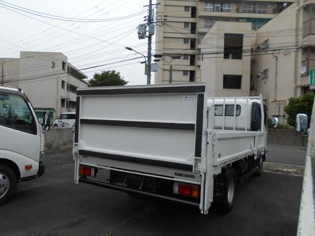 Isuzu Elf 6