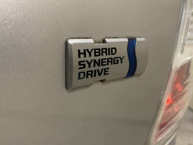Toyota Prius α 11