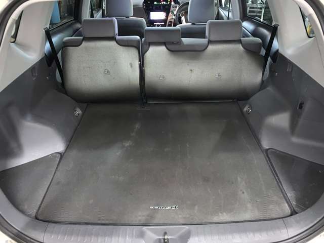 Toyota Prius α 12