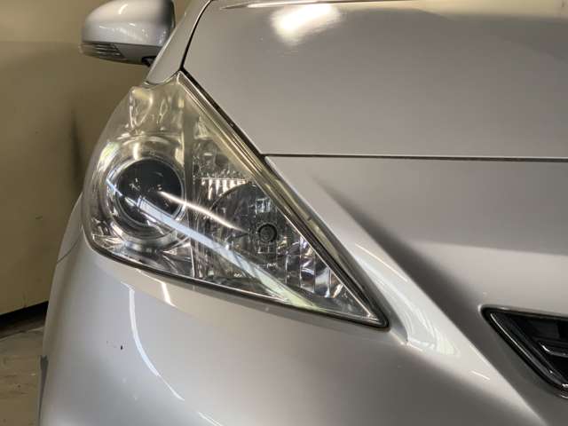 Toyota Prius α 4