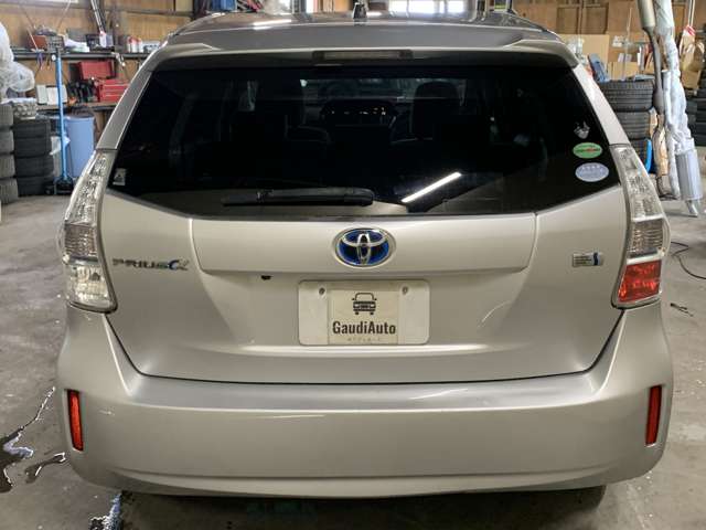 Toyota Prius α 8