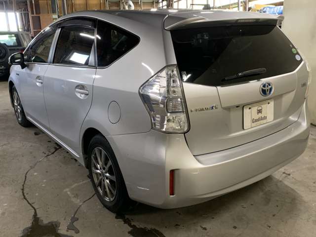 Toyota Prius α 9