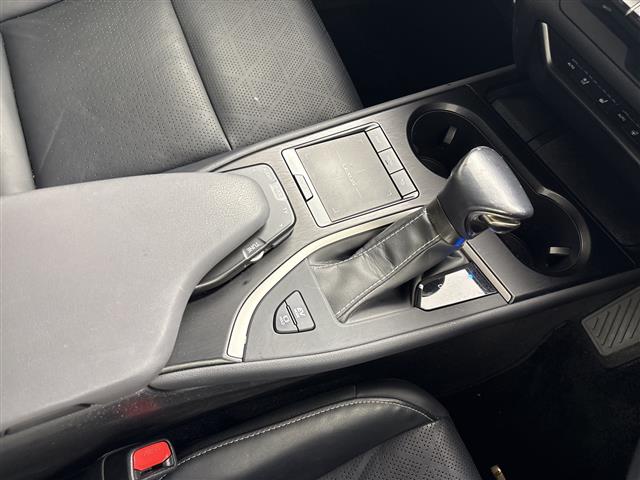 Lexus UX 10