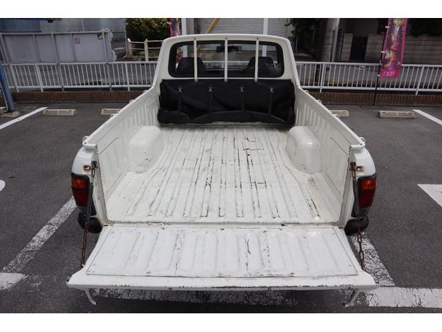 Nissan Sunny Truck 12