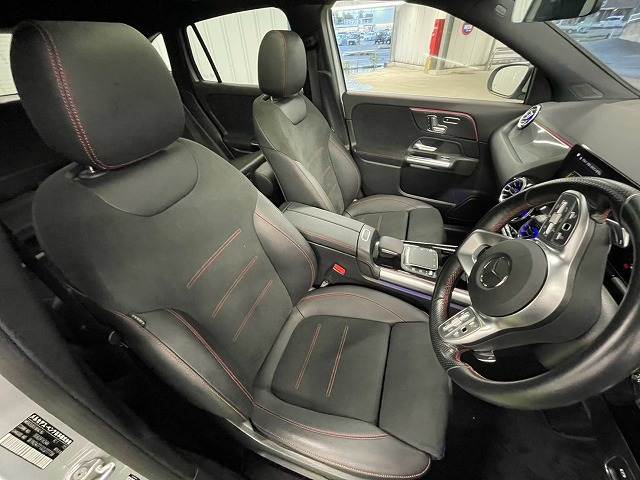 Mercedes-Benz GLA-Class 11