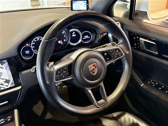 Porsche Cayenne 8