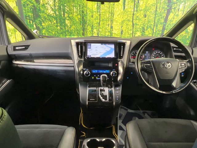 Toyota Vellfire 2