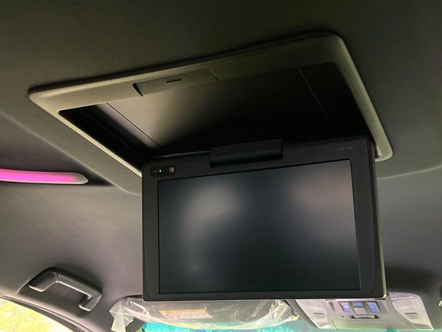 Toyota Vellfire 5