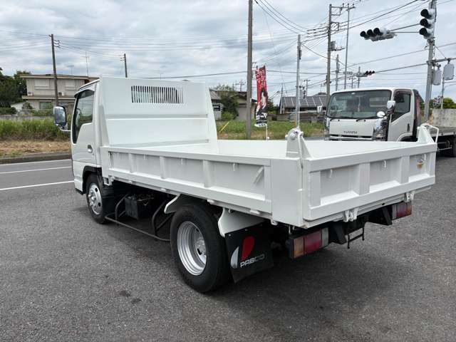 Isuzu Elf 8