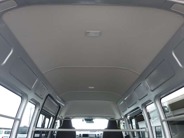 Toyota Hiace Van 12