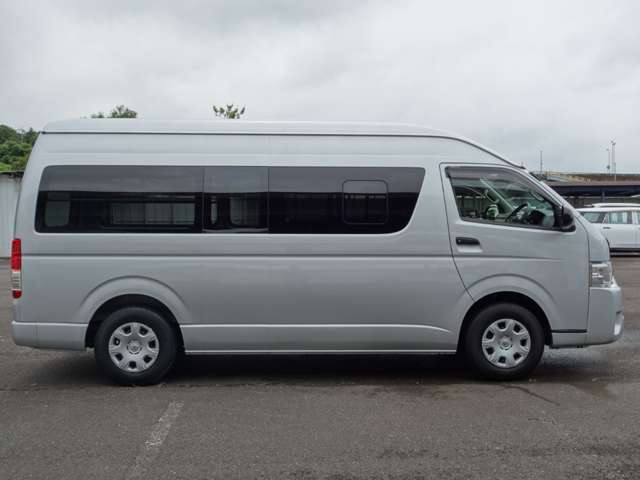 Toyota Hiace Van 4