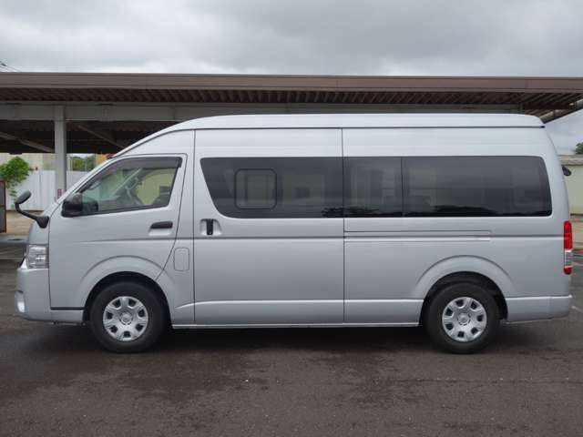 Toyota Hiace Van 5