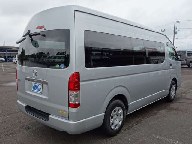 Toyota Hiace Van 8