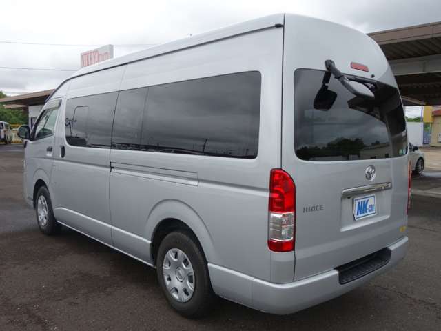 Toyota Hiace Van 9