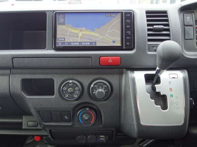 Toyota Hiace Van 10