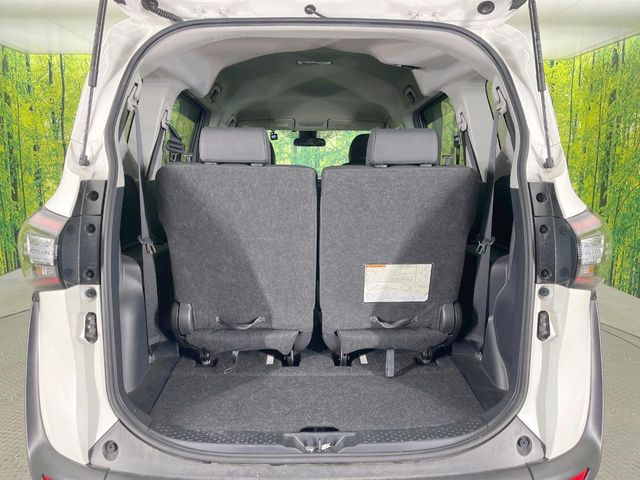 Toyota Sienta 11