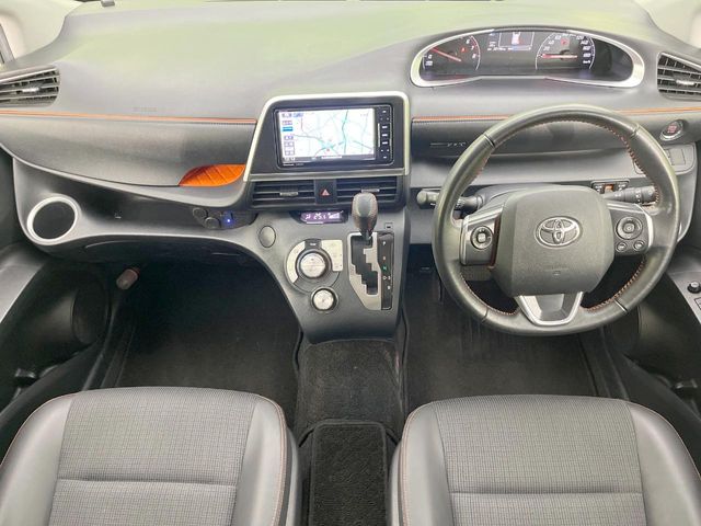 Toyota Sienta 2