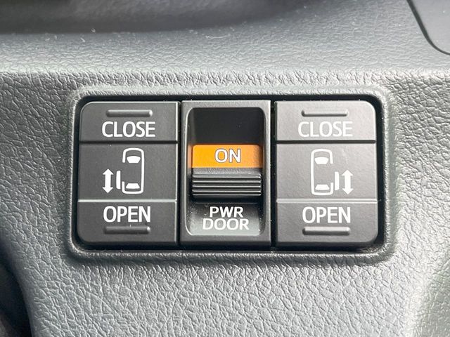 Toyota Sienta 4