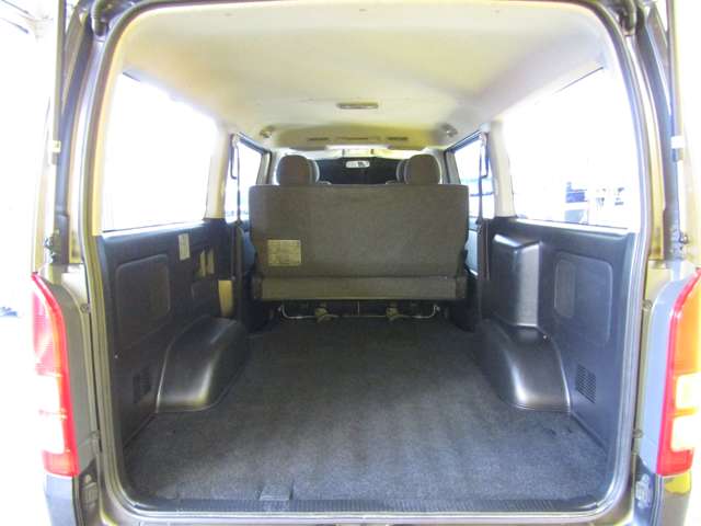 Toyota Regius Ace 9