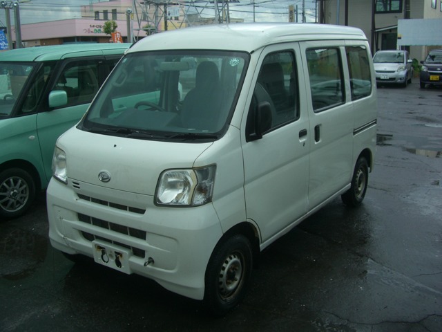 Daihatsu Hijet Cargo 2
