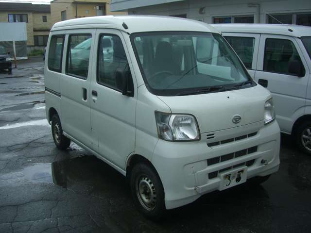 Daihatsu Hijet Cargo 4
