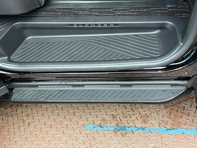 Toyota Alphard 6