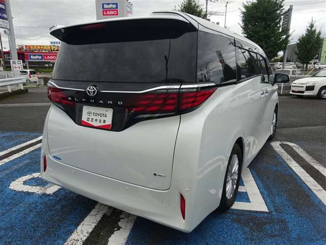 Toyota Alphard 3