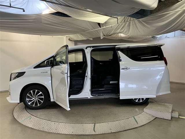 Toyota Alphard Hybrid 4