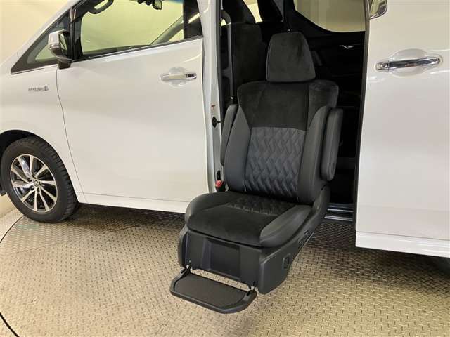Toyota Alphard Hybrid 5