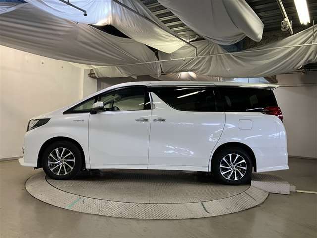 Toyota Alphard Hybrid 7