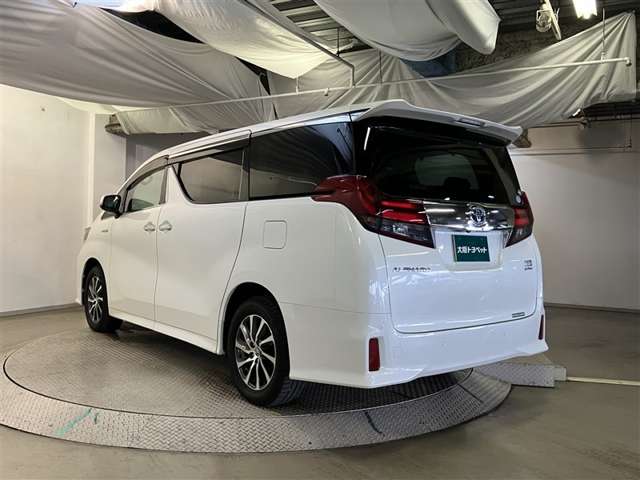 Toyota Alphard Hybrid 9