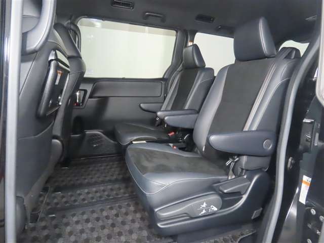 Toyota Noah 12
