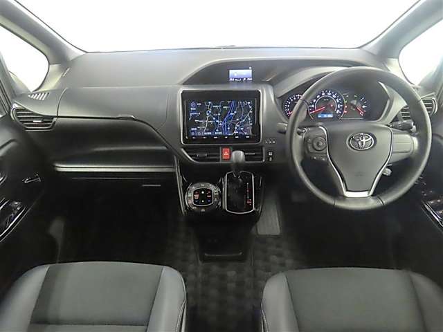 Toyota Noah 4