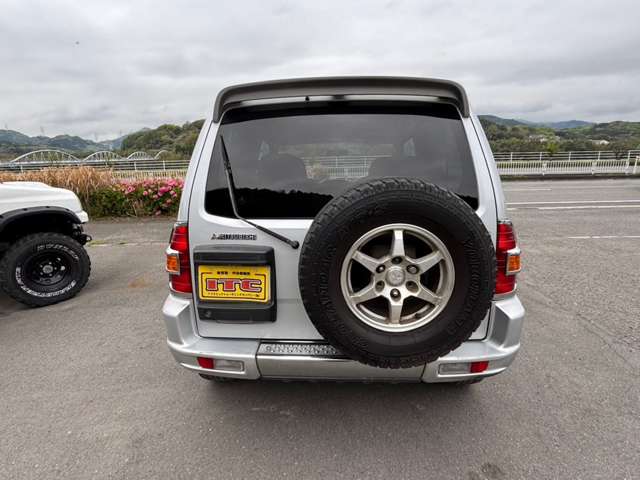 Mitsubishi Pajero 6
