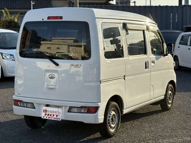 Daihatsu Hijet Cargo 12