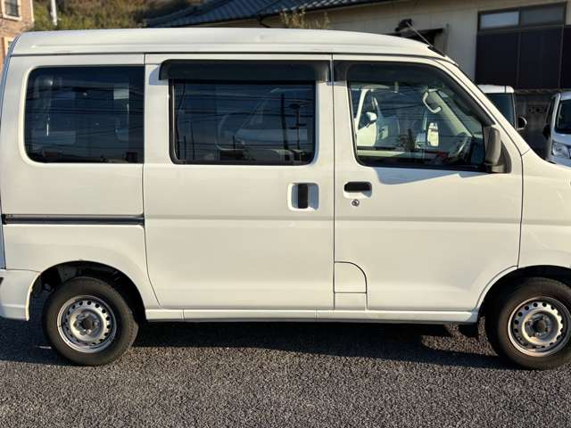 Daihatsu Hijet Cargo 4